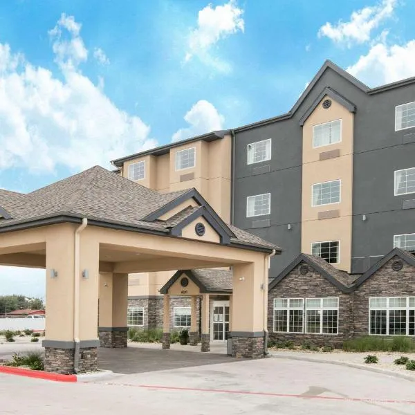 Microtel Inn & Suites by Wyndham Lubbock，位于Slaton的酒店