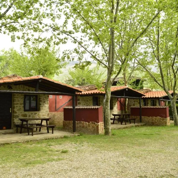 Camping El Pinajarro，位于Segura de Toro的酒店