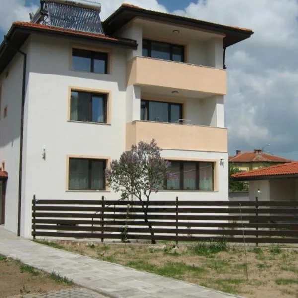 Khan Krum House & Apartments for rent，位于Gorna Malina的酒店