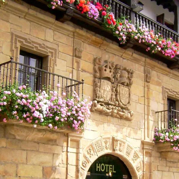 Hotel Museo Los Infantes，位于桑提亚纳德玛的酒店