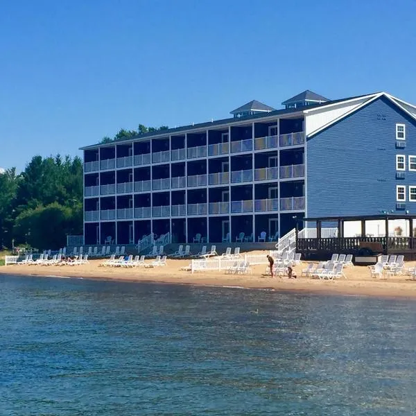 The Baywatch Resort，位于Devils Elbow的酒店