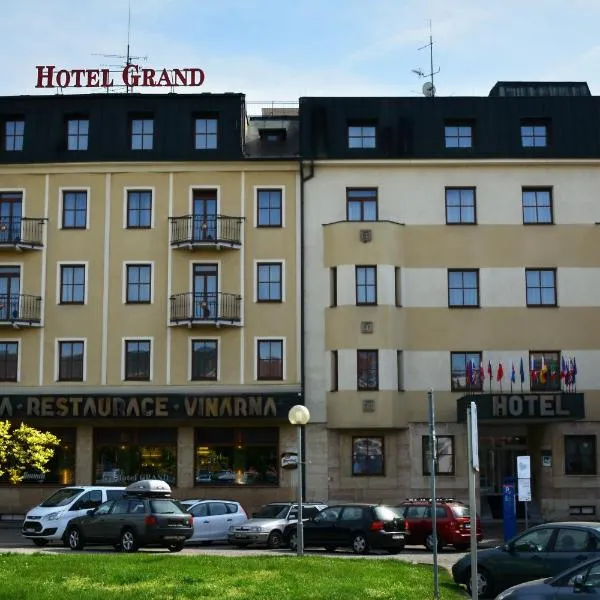 格兰德酒店，位于Kunovice的酒店