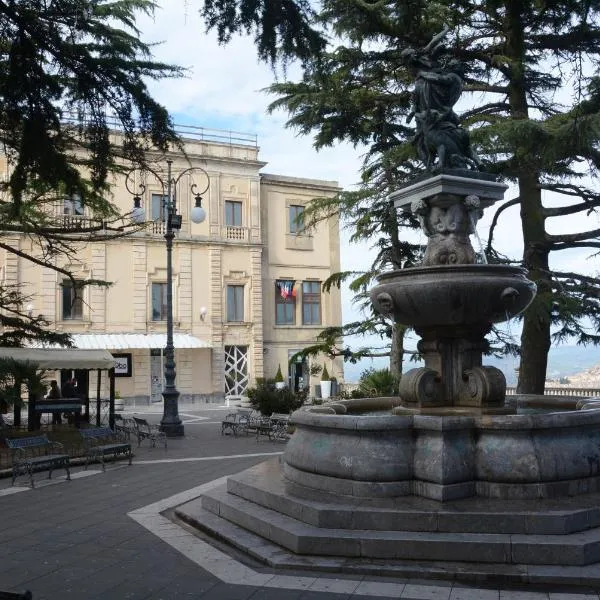 贝尔维德尔公寓，位于Calascibetta的酒店