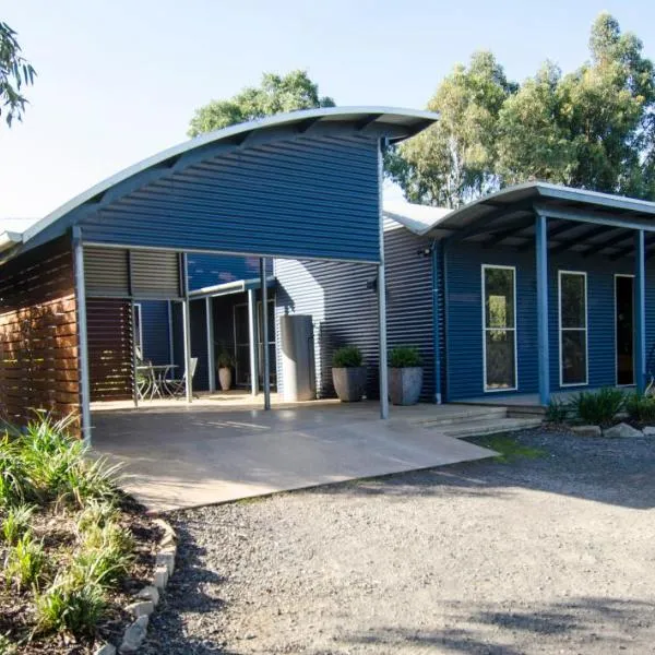 Corrugated Cottage，位于邓凯尔德的酒店