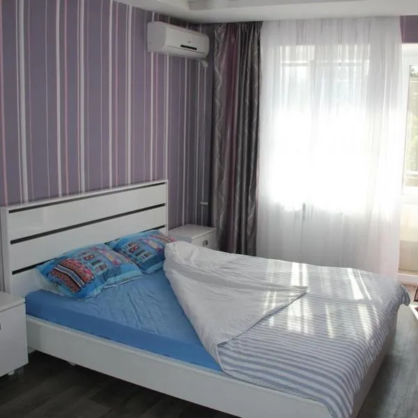 Современная 1-комнатная квартира，位于Zaykin的酒店