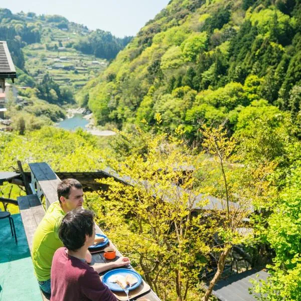 Momonga Village，位于三好市的酒店