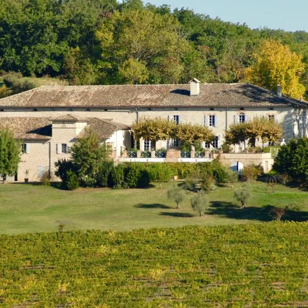 Domaine de Perches，位于Sainte-Cécile-du-Cayrou的酒店