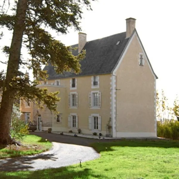 阿迪乐克斯城堡住宿加早餐旅馆，位于Fontenille-Saint-Martin-d'Entraigues的酒店