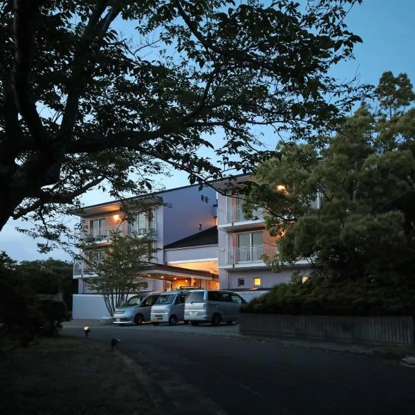 志摩市森林住宿加早餐旅馆，位于鸟羽的酒店