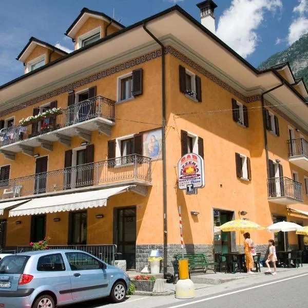 阿法塔卡梅尔卡法托里尼旅馆，位于Alpe Ciamporino的酒店