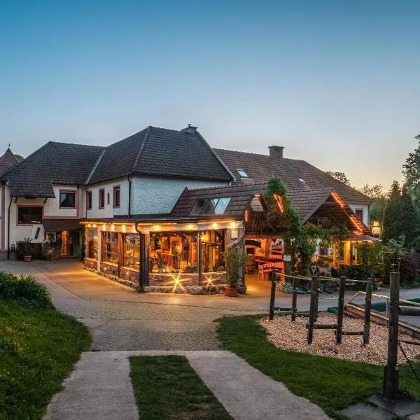 Familienhotel Hochrieß，位于Sankt Georgen an der Leys的酒店