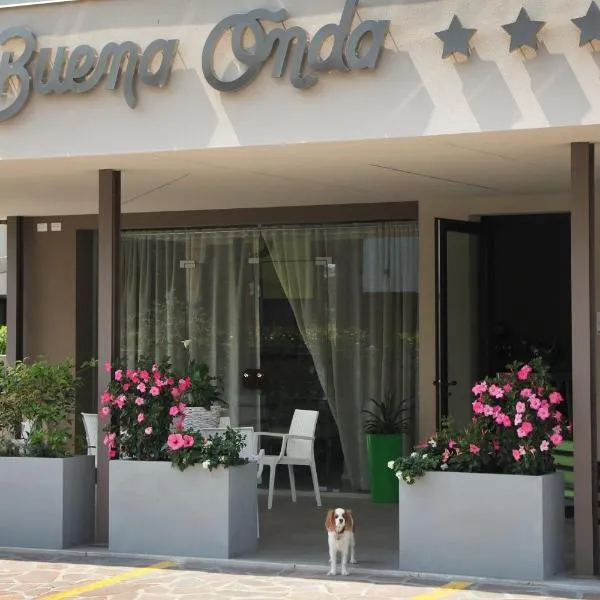 Hotel Buena Onda，位于佩斯基耶拉德加达的酒店