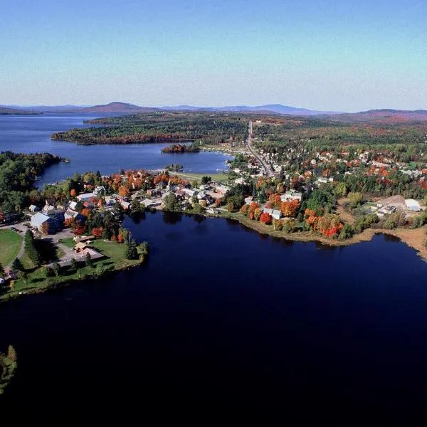 Rangeley Saddleback Inn，位于Carrabassett的酒店