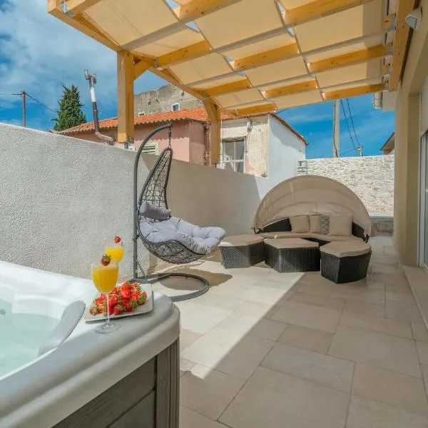 Villa Donato with Jacuzzi，位于Smrdelje的酒店