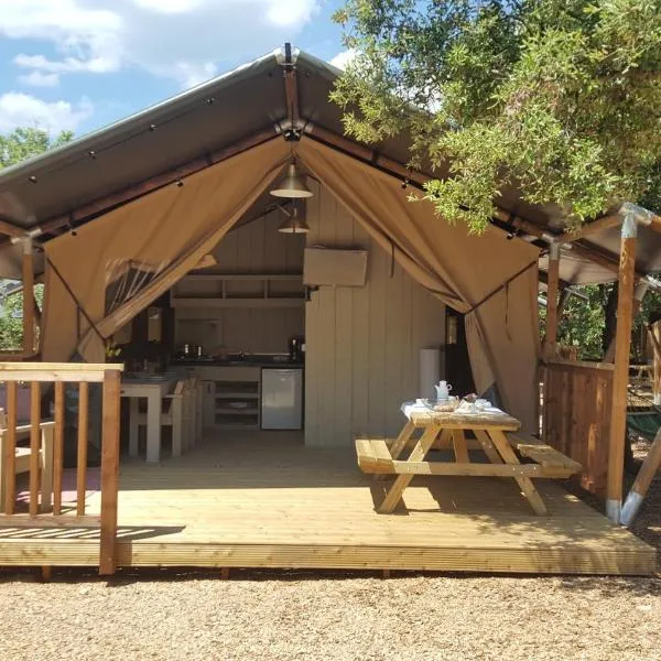 Glamping Beach Soline，位于比奥格勒·纳·莫鲁的酒店