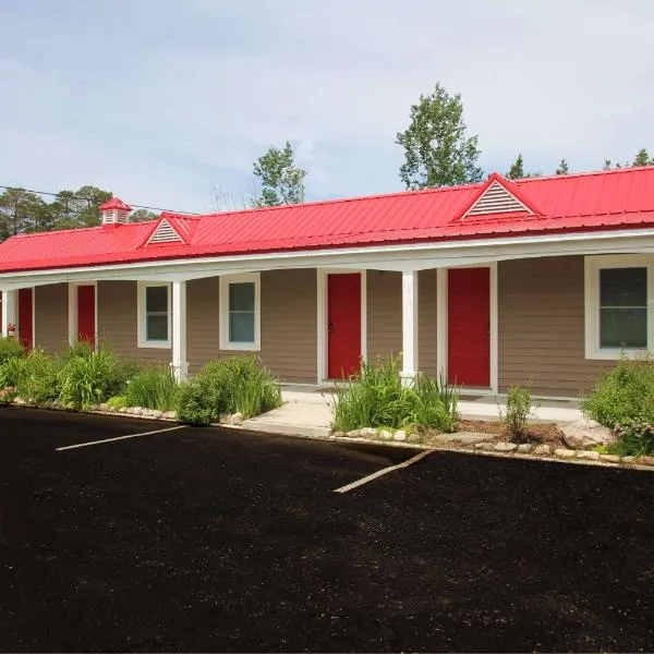 Mackinac Lake Trail Motel，位于麦基诺城的酒店