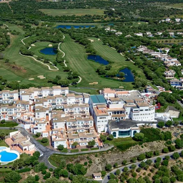 费尔普莱高尔夫Spa度假酒店，位于Los Badalejos的酒店