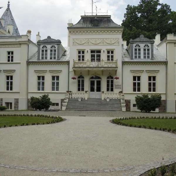 Pałac w Nosowie，位于Biesiekierz的酒店