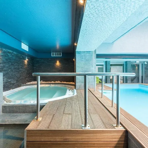 Hotel Brise de Mer - Piscine intérieure & extérieure，位于Anthéor的酒店