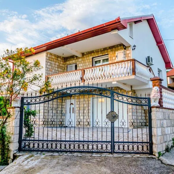 Sunny Apartment with swimming pool Stolac，位于Stolac的酒店