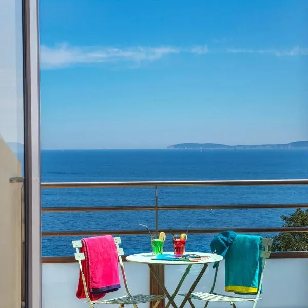 Hôtel-Club du Domaine d'Aiguebelle, USSIM Vacances，位于勒拉旺杜的酒店