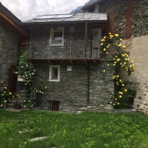 Chez Sylvie Vda-Issogne-001，位于Issogne的酒店