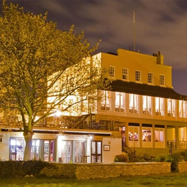 Royal Hotel, Bar & Grill，位于Swanscombe的酒店
