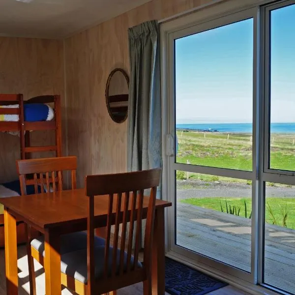 Waimeha Camping Village，位于Ngawi的酒店