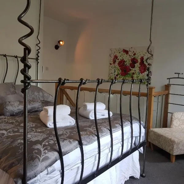 The Retreat at Plover Cottage Lindley，位于Marsden的酒店