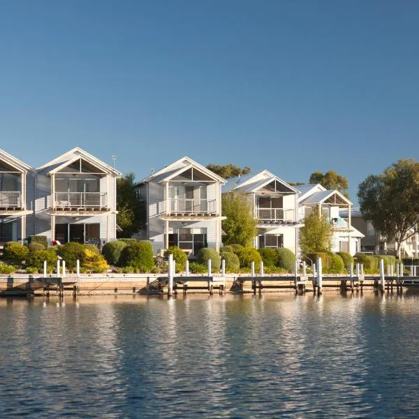 Captains Cove Resort - Waterfront Apartments，位于Raymond Island的酒店
