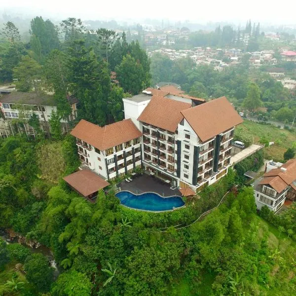 The Grand Hill Resort-Hotel，位于Cinengangirang的酒店