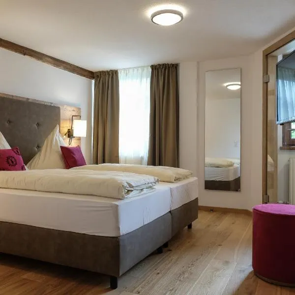 爱鹏加斯霍夫祖尔波斯特宾馆，位于容霍尔茨的酒店