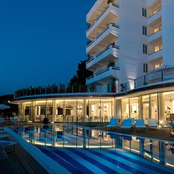 蒙迪艾尔度假温泉酒店，位于马里纳-迪-皮特拉桑塔的酒店