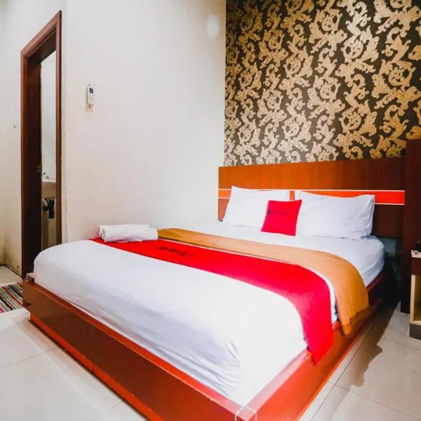 RedDoorz Plus @ Grand City Inn，位于Biringkanya的酒店