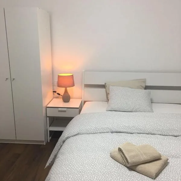 Apartment CHEZ TONY，位于施特拉森的酒店