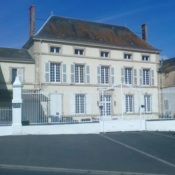 L'ancienne École，位于Sainte-Gemme dans les Deux-Sèvres的酒店