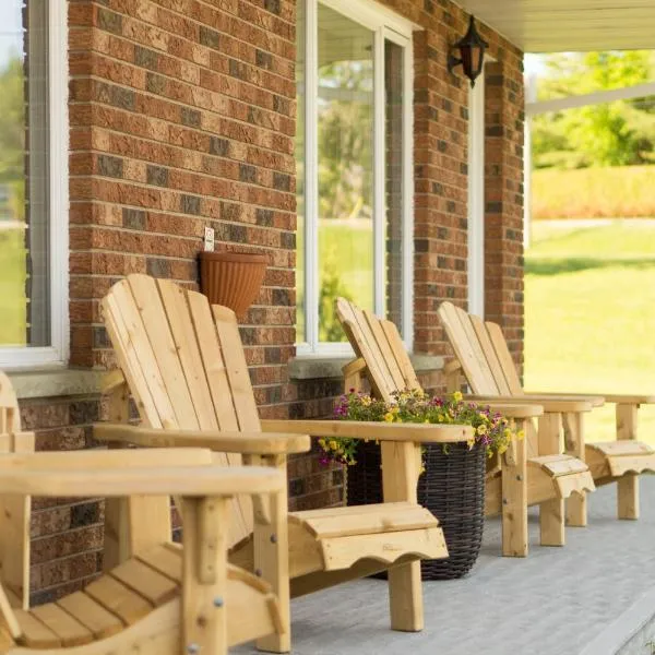 Wayside Motel Manitoulin，位于Manitowaning的酒店