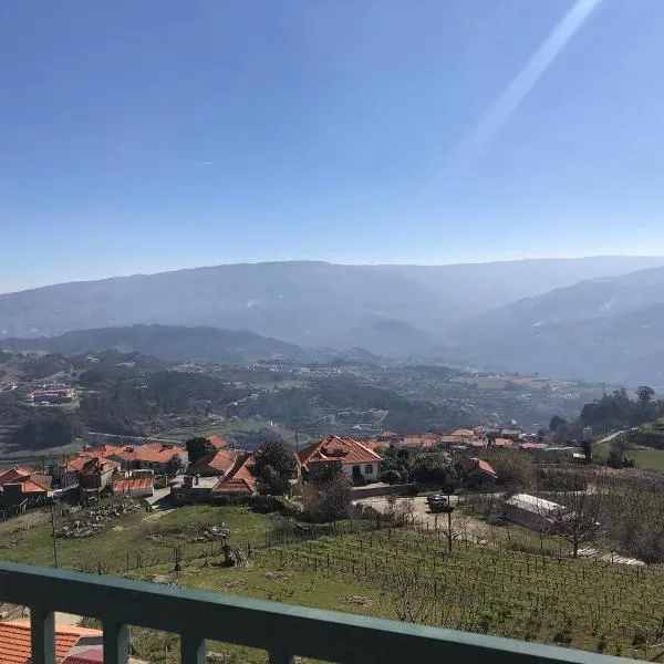 Douro vineyards and Mountains，位于Urgueira的酒店