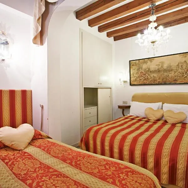 San Luca Flats，位于索托马里纳的酒店