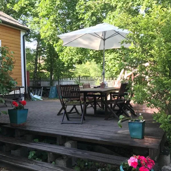 A Lovely House with A Garden in Helsinki，位于埃斯波的酒店