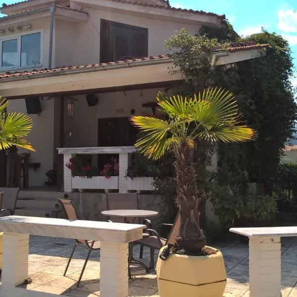 Cavo Paradiso Villa，位于艾斯普罗瓦塔的酒店