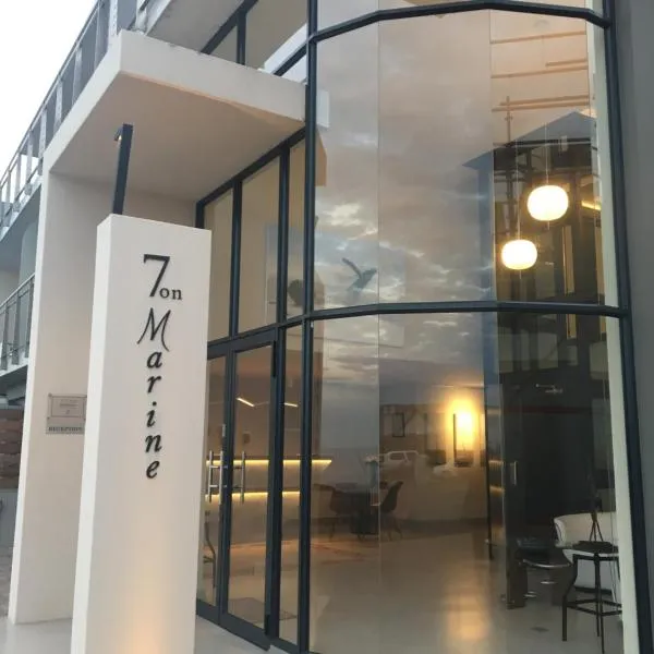 7 on Marine，位于赫曼努斯的酒店