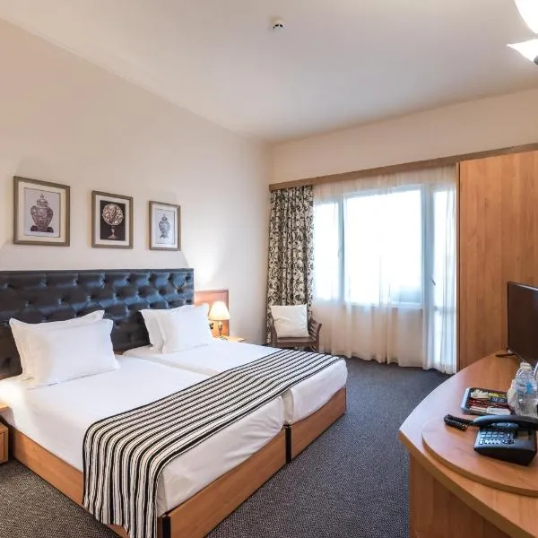 Lotus Family Hotel - Free Parking，位于阳光海滩的酒店