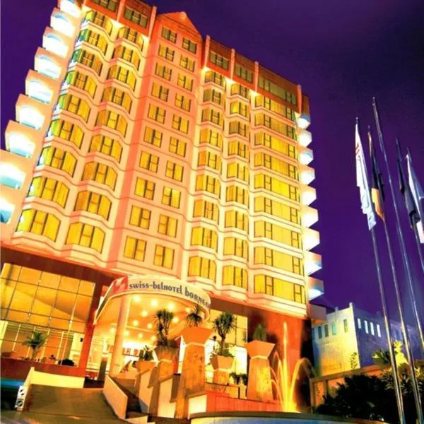 瑞雅婆罗洲三马林达酒店，位于Loatebu的酒店
