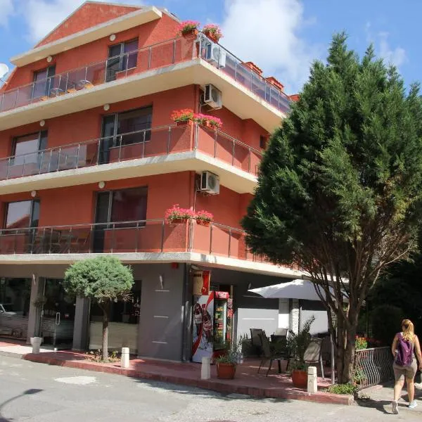 Aparthotel Elly，位于Kharmanite的酒店