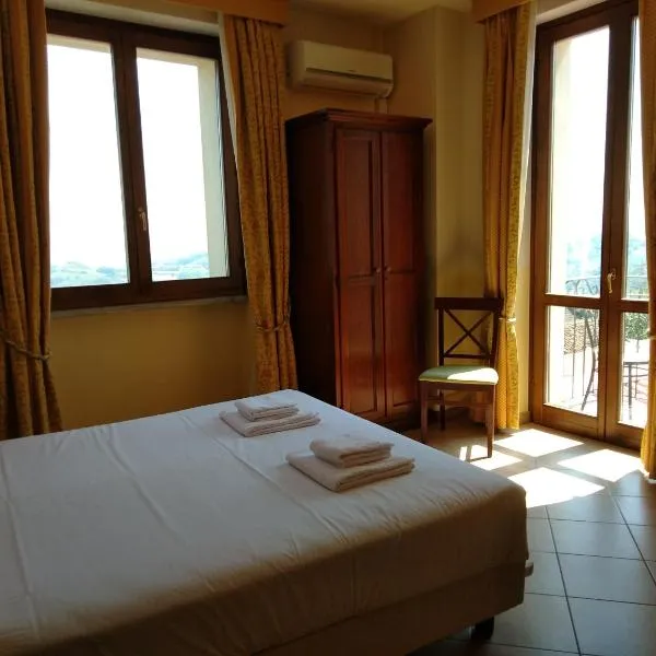 贝尔德维尔酒店，位于Alice Bel Colle的酒店