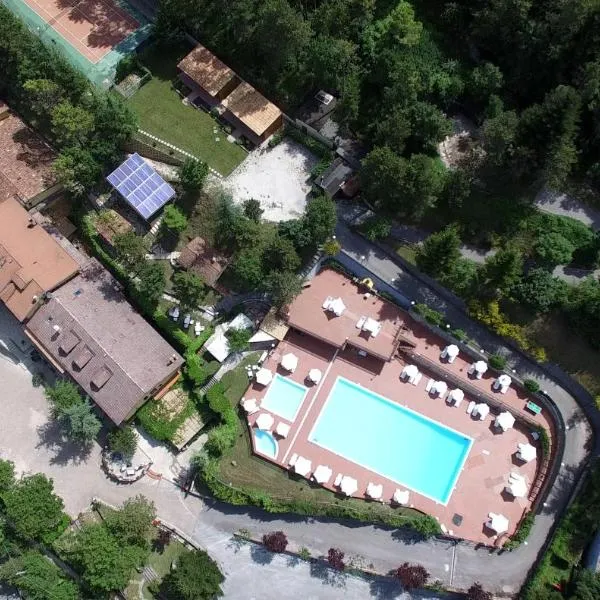 Hotel Pineta Ristorante country house in Fabriano，位于Sefro的酒店