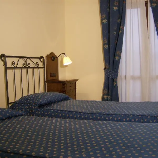 拉洛坎达狄卡斯特罗梅帝亚诺酒店，位于Campomaggiore的酒店