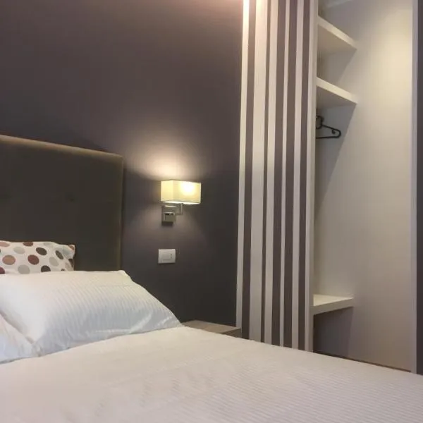 Robin Rooms，位于Monte San Pietrangeli的酒店