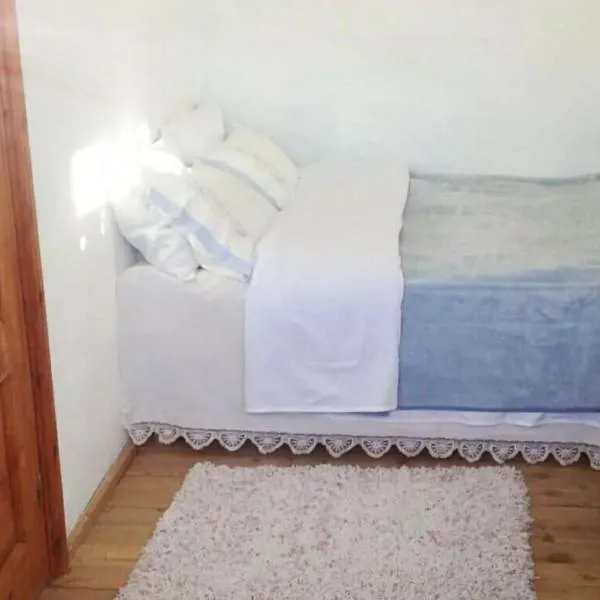 Small room for two in private villa，位于戈里察的酒店